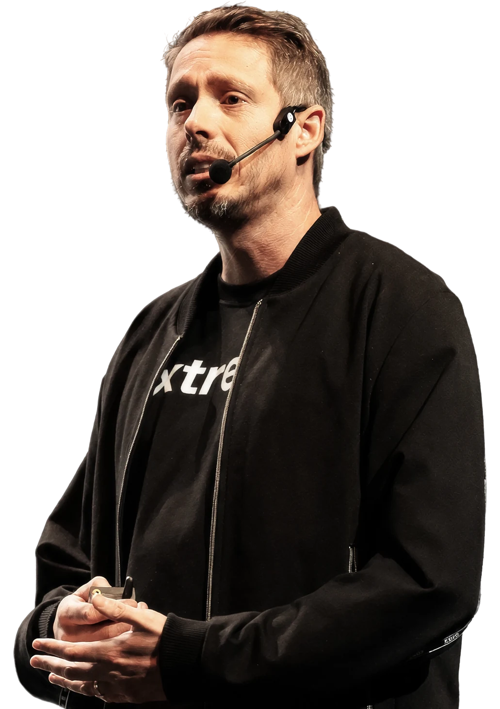 Ramon Tessmann no palco de um evento da Conversão Extrema